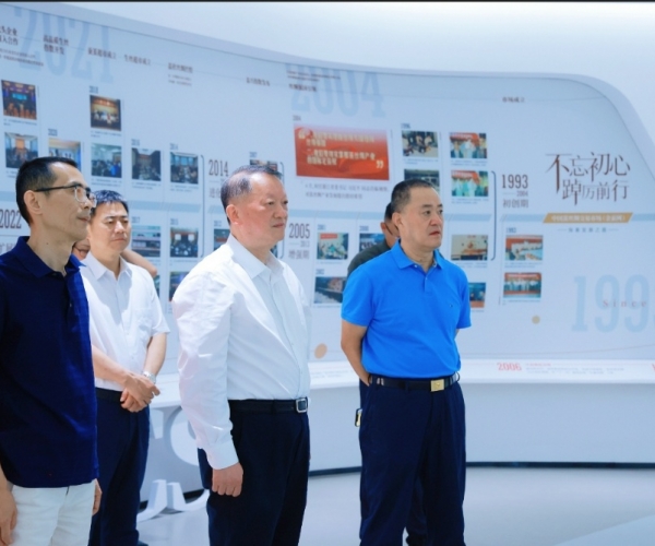 ?陈利众主席带队调研尊龙凯时丝绸，，，，，，，，赋能丝绸经典产业?