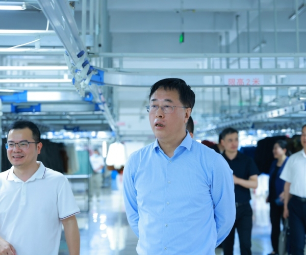 农行总行田继敏领导一行调研尊龙凯时丝绸 共探银企合作新机遇